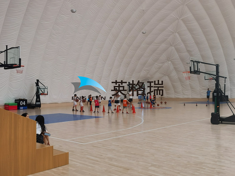 充麻豆AV一区二区建筑为夏季篮球训练营提供了理想的场馆解决方案