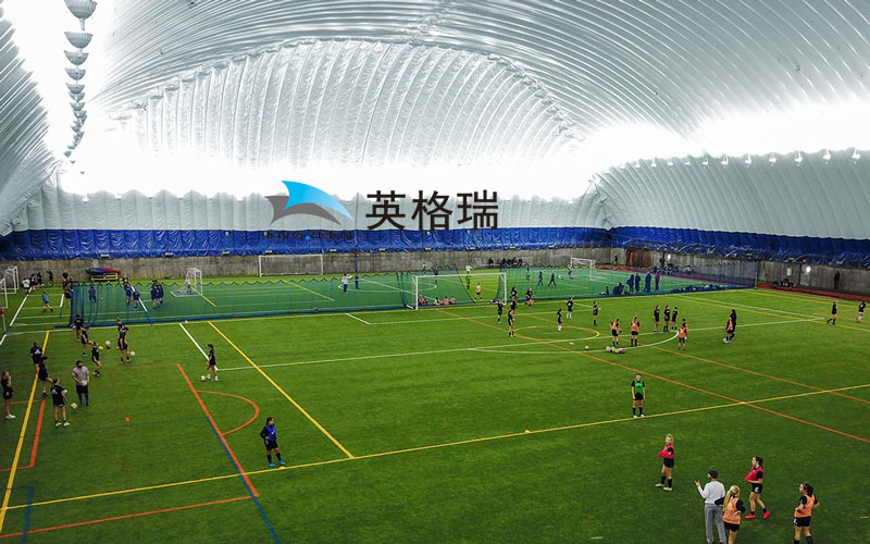 选择充麻豆AV一区二区结构建造足球场有哪些优势？